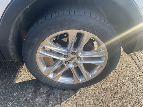 Used 2016 Ford Explorer XLT w/ Equipment Group 202A image 9