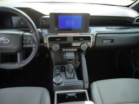 Certified 2024 Toyota Tacoma SR5 AWD/4WD image 11