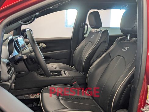 Used 2024 Chrysler Pacifica Limited w/ S Appearance Package FWD image 29
