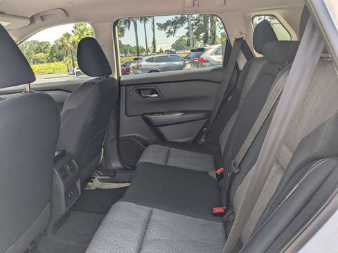 Used 2024 Nissan Rogue SV FWD image 14