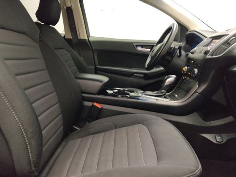 Used 2018 Ford Edge SE FWD image 21