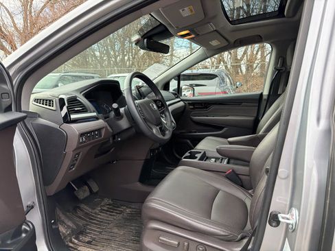 Used 2023 Honda Odyssey Touring image 5