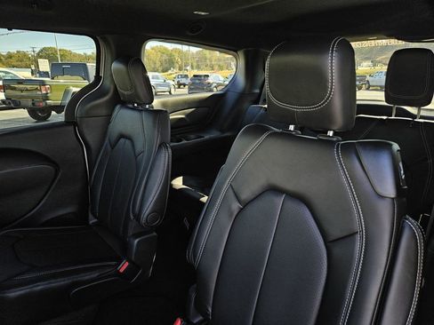 New 2026 Chrysler Pacifica Select image 29