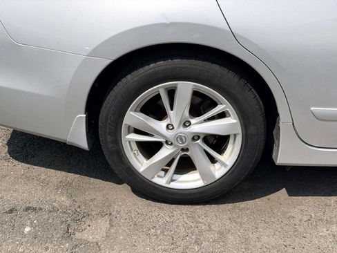 Used 2015 Nissan Altima 2.5 SV w/ Convenience Package FWD image 7