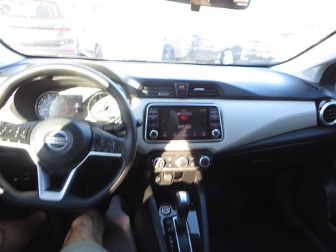 Used 2021 Nissan Versa SV FWD image 45