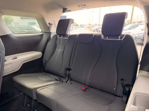 Used 2023 Kia Carnival LX FWD image 23