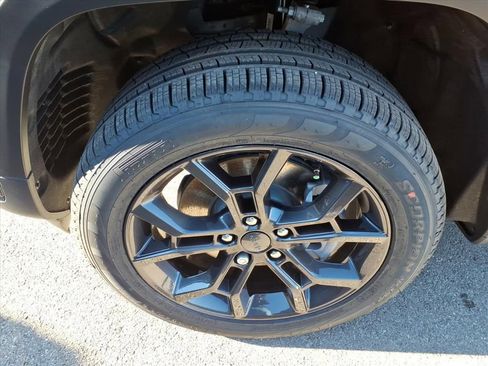 New 2025 Jeep Grand Cherokee L Limited image 10