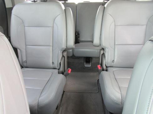 Used 2021 Chevrolet Traverse LT w/ LT Premium Package FWD image 39