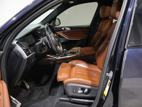 Used 2021 BMW X7 M50i image 11