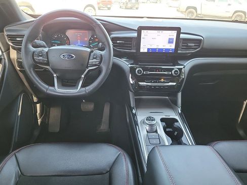 Used 2023 Ford Explorer ST-Line AWD/4WD image 11