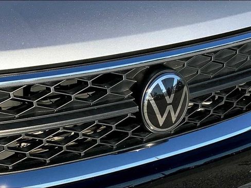 Used 2024 Volkswagen Taos SE image 28