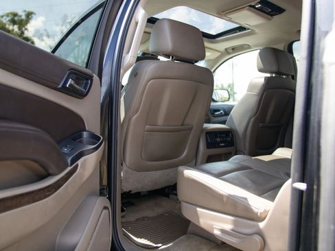 Used 2015 Chevrolet Suburban LT RWD image 22