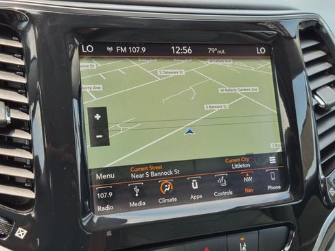 Used 2019 Jeep Cherokee Overland w/ Technology Group AWD/4WD image 13