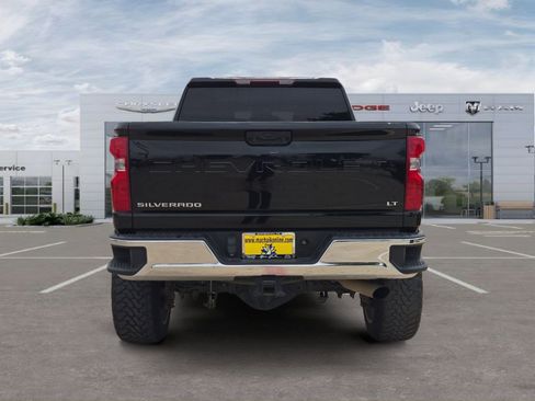 Used 2024 Chevrolet Silverado 2500 LT AWD/4WD image 4