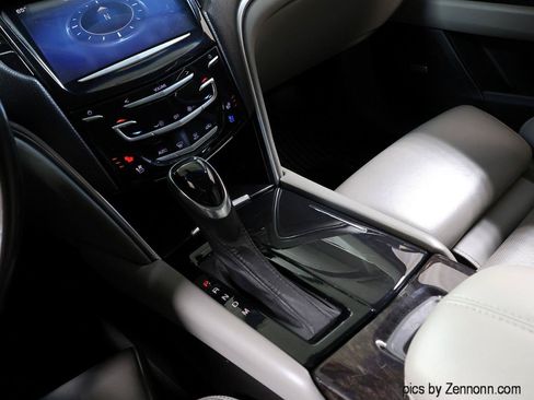Used 2013 Cadillac XTS Luxury FWD image 22