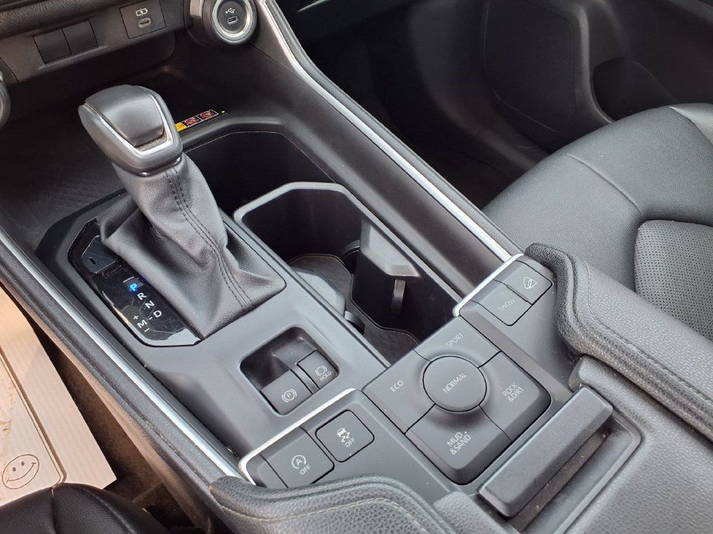 Used 2025 Toyota Grand Highlander AWD image 8