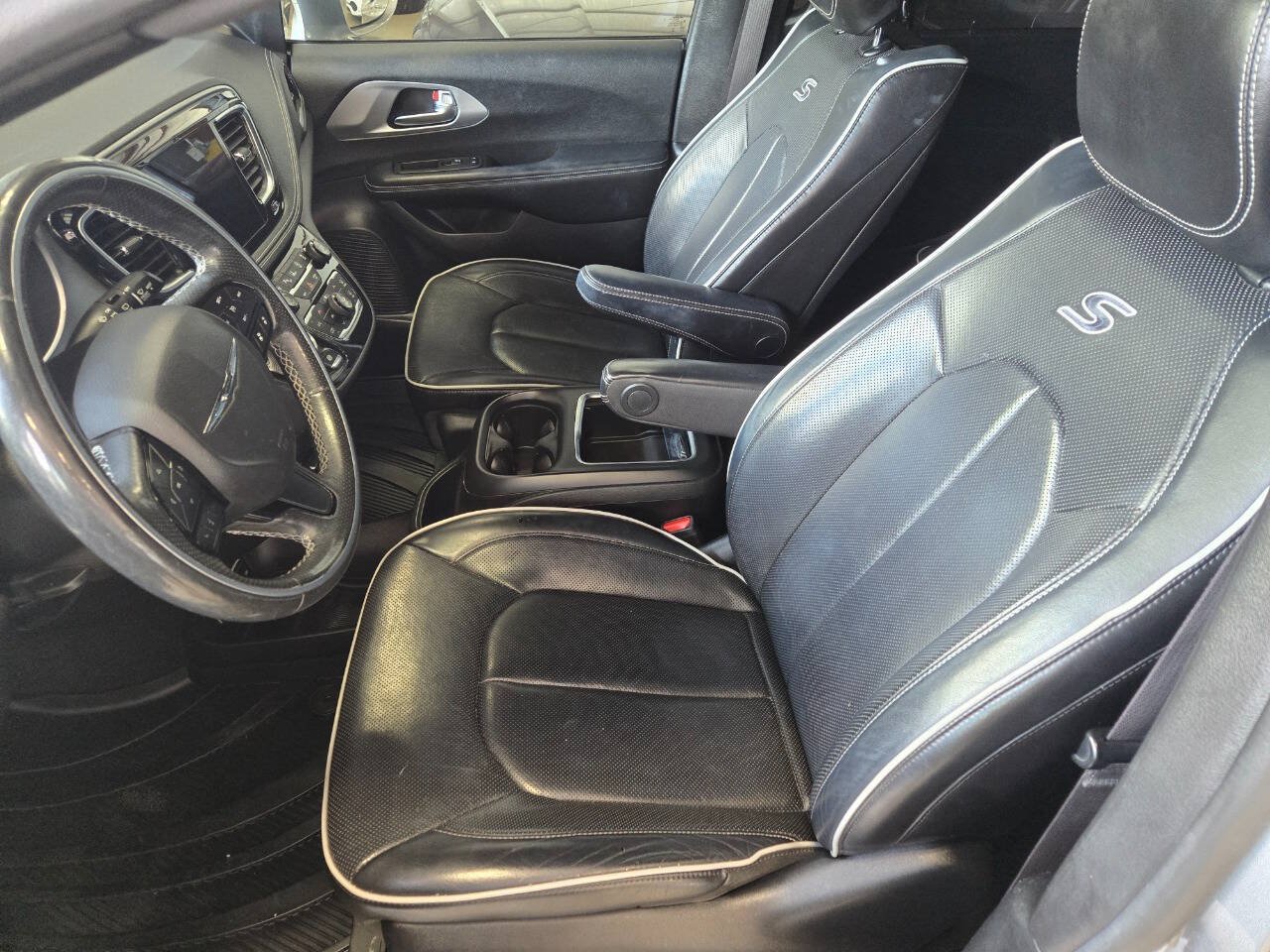 Used 2020 Chrysler Pacifica Limited w/ Advanced Safetytec Group FWD image 13