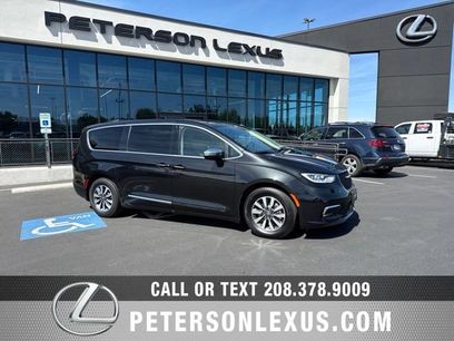 Used 2023 Chrysler Pacifica Limited