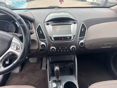 Used 2011 Hyundai Tucson GLS w/ Navigation Pkg 2 FWD image 10
