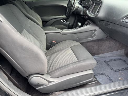 Used 2018 Dodge Challenger SXT image 18