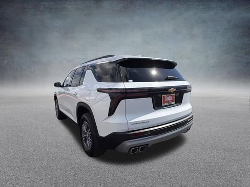Used 2025 Chevrolet Traverse LT FWD image 6
