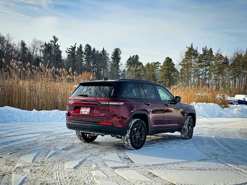 New 2025 Jeep Grand Cherokee Limited image 4