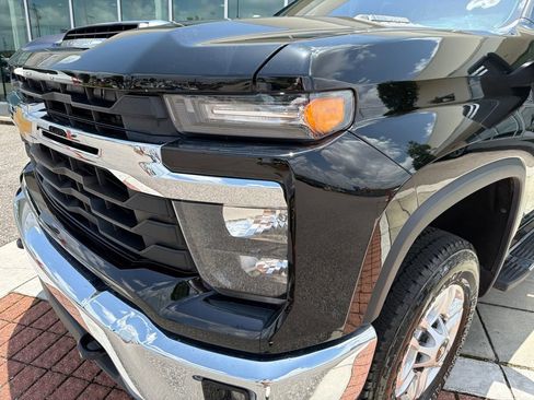 Used 2025 Chevrolet Silverado 2500 LT w/ Convenience Package AWD/4WD image 12