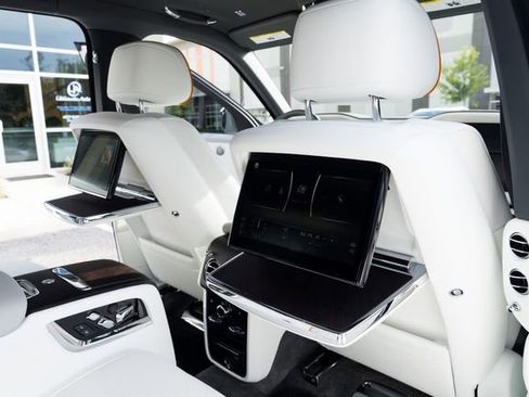Used 2023 Rolls-Royce Cullinan w/ Cullinan Package image 32