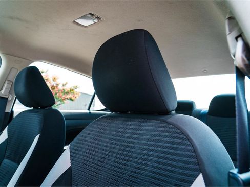 Used 2021 Nissan Versa SV FWD image 10