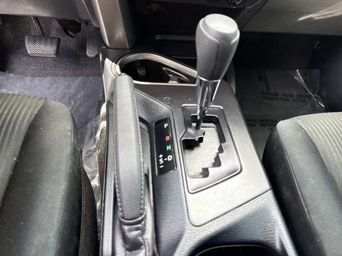Used 2018 Toyota RAV4 LE FWD image 31