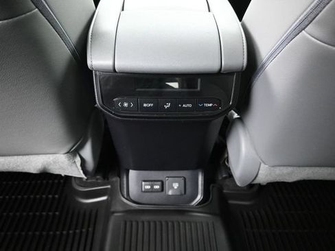 Used 2023 Toyota Highlander Limited AWD/4WD image 27