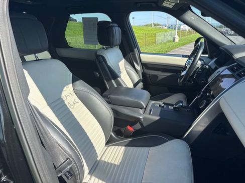 Used 2023 Land Rover Discovery Metropolitan Edition AWD/4WD image 13