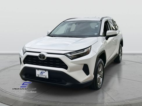 Used 2024 Toyota RAV4 XLE image 3
