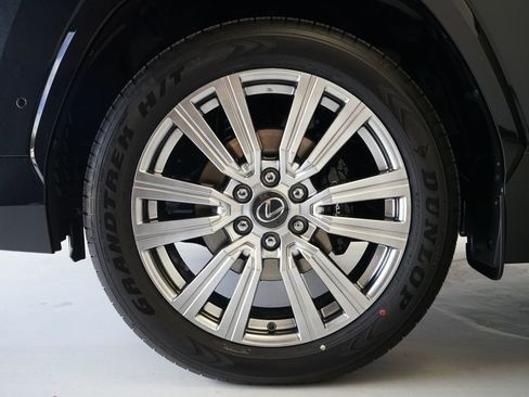 Used 2026 Lexus LX 700h Ultra Luxury w/ Accessory Package (Z1) AWD/4WD image 33