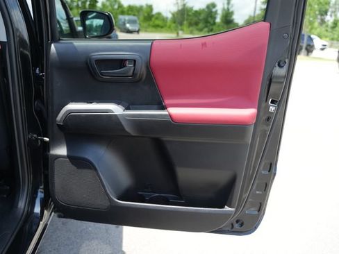 Used 2019 Toyota Tacoma SR5 RWD image 21