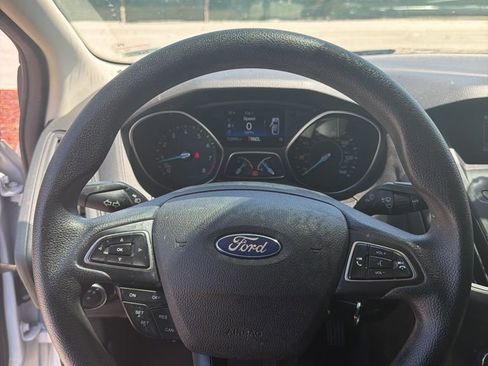 Used 2016 Ford Focus SE FWD image 4