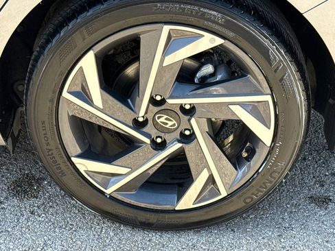 Certified 2025 Hyundai Elantra Sport image 9