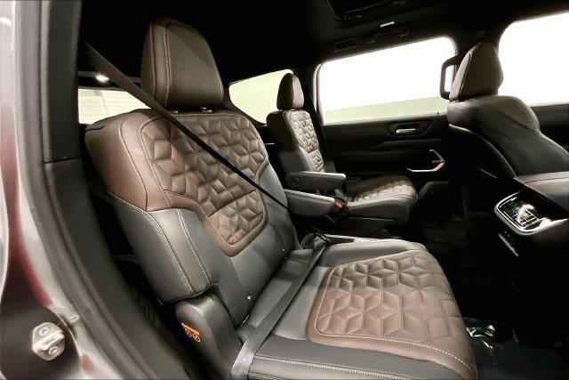 Used 2025 Nissan Armada Platinum AWD/4WD image 27