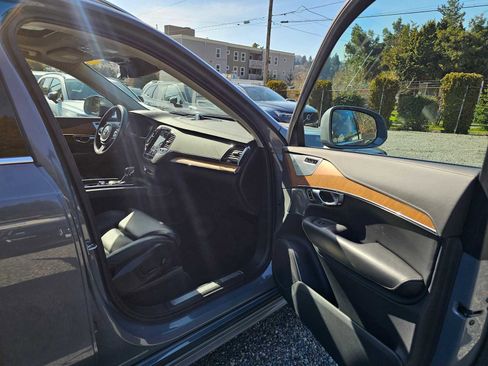 Used 2020 Volvo XC90 T6 Inscription w/ Protection Package Premier image 9