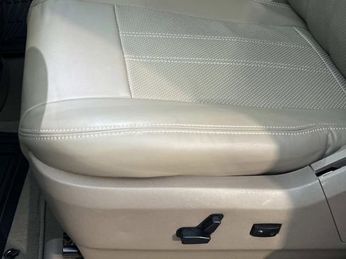 Used 2015 Chrysler Town & Country Touring-L w/ Trailer Tow Group image 10