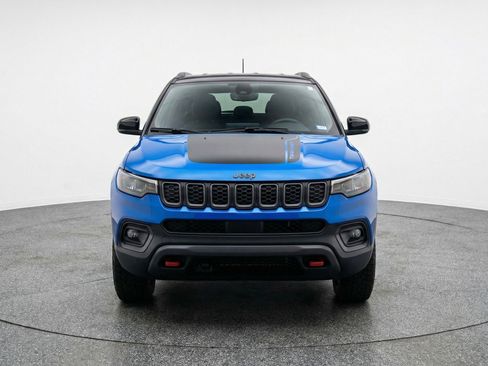 Used 2025 Jeep Compass Trailhawk image 2