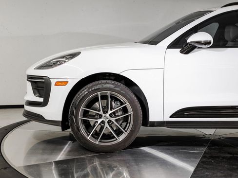 Certified 2023 Porsche Macan image 11