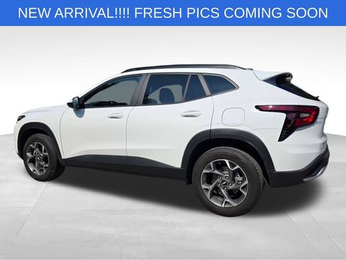 Used 2025 Chevrolet Trax LT FWD image 15