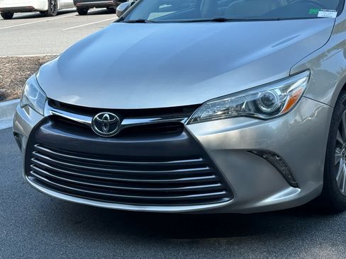 Used 2016 Toyota Camry XLE w/ Moonroof Package FWD image 9