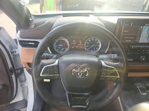 Used 2022 Toyota Highlander Platinum image 7