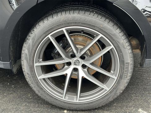 Used 2025 Porsche Macan image 8