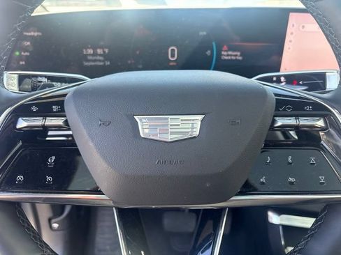 Certified 2025 Cadillac Lyriq Luxury AWD/4WD image 9