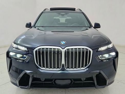 Used 2024 BMW X7 xDrive40i w/ M Sport Package AWD/4WD image 13