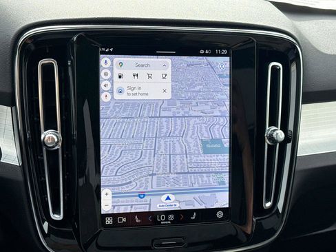 Used 2024 Volvo XC40 B5 Core image 16