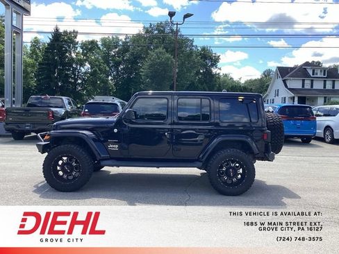 Used 2018 Jeep Wrangler Unlimited Sahara w/ Uconnect 4C Nav & Sound Group AWD/4WD image 4